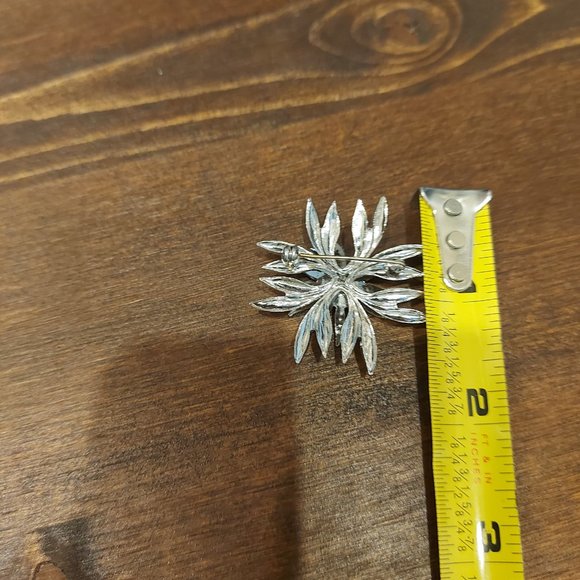 Silver Toned Flower Brooch with Faux Pearl Center - Picture 5 of 5